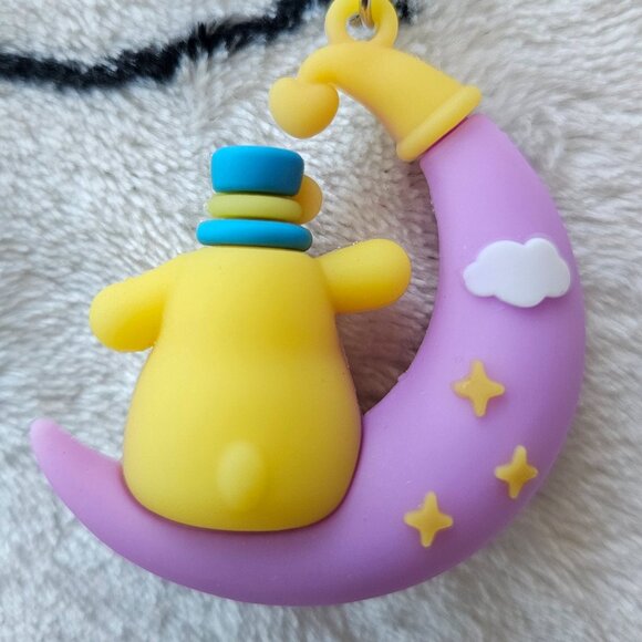 New Pompompurin on Purple Moon Keychain - Picture 2 of 2
